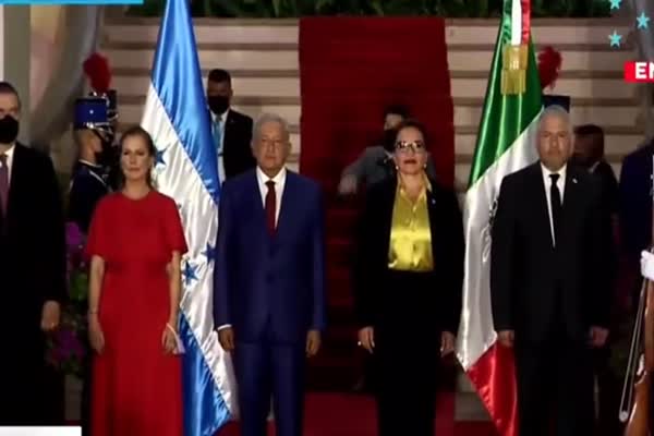 Prensa mexicana critica protocolo de recibimiento de AMLO en Honduras