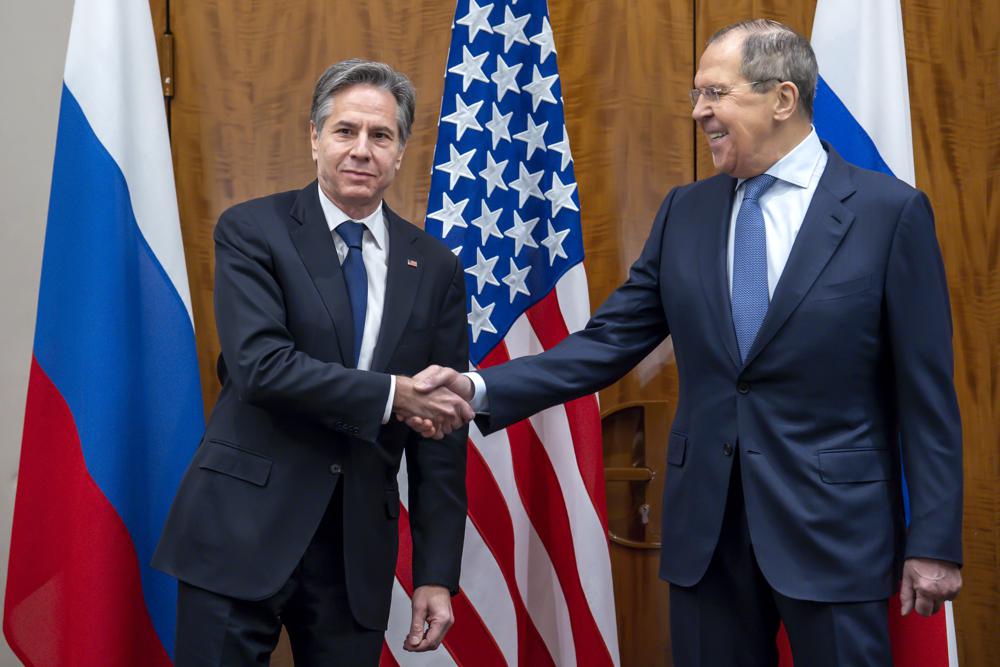 EEUU y Rusia intentan calmar los ánimos en crisis de Ucrania