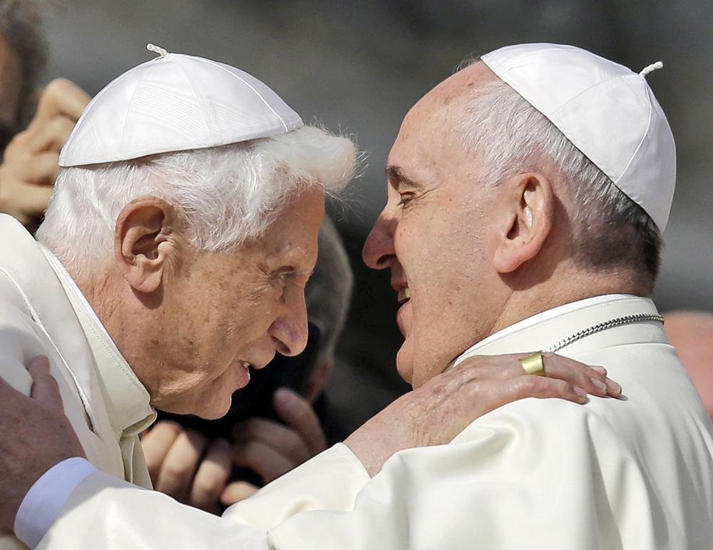 Papa promete justicia a víctimas tras reporte de Ratzinger