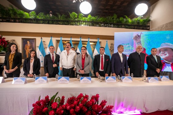 Xiomara Castro lidera acto de condecoración de expresidentes de América Latina que "acompañaron al pueblo hondureño en su lucha por el rescate de la democracia”
