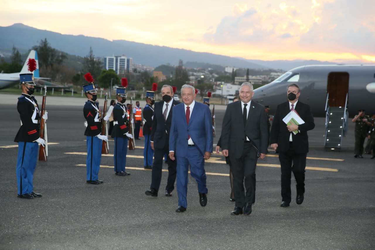 Presidente de México llega a Honduras para reunirse con titular del Ejecutivo, Xiomara Castro