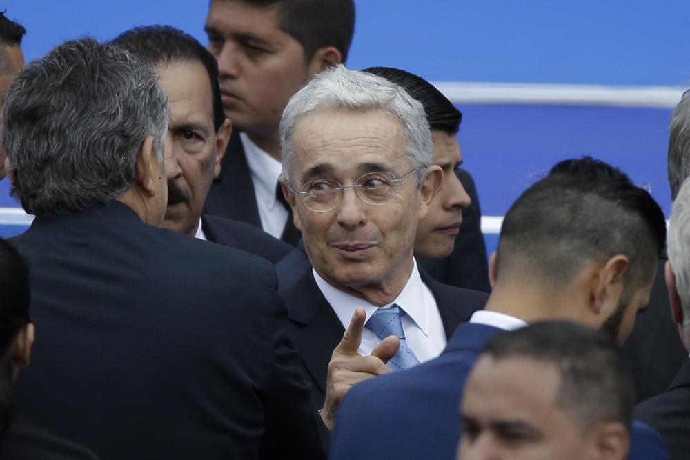 Colombia: Uribe acepta diálogo con Petro, su opositor