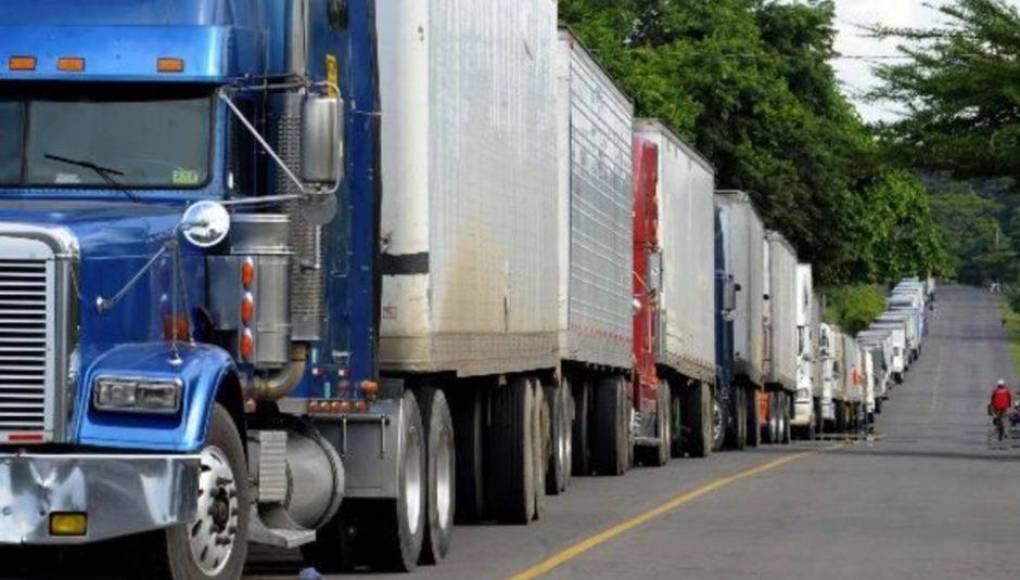 Transportistas de carga pesada anuncian paro nacional para este lunes