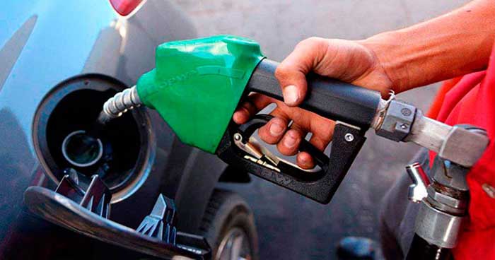 Expertos recomiendan al Gobierno revisar el impuesto a los combustibles 